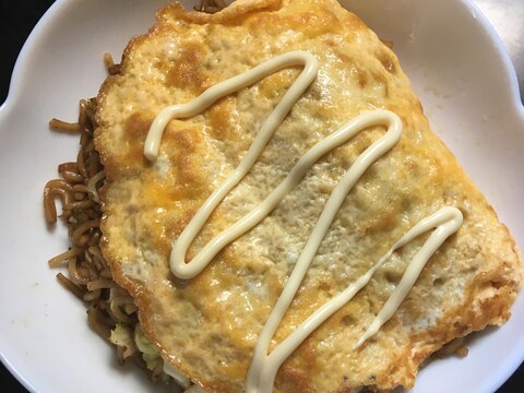 魚肉、白菜、にんにく、小ねぎのオム焼きそば